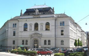 Verhandlung vor dem Landesgericht Salzburg - Bildquelle: Wikipedia/Andreas Praefcke, frei unter CC 3.0.