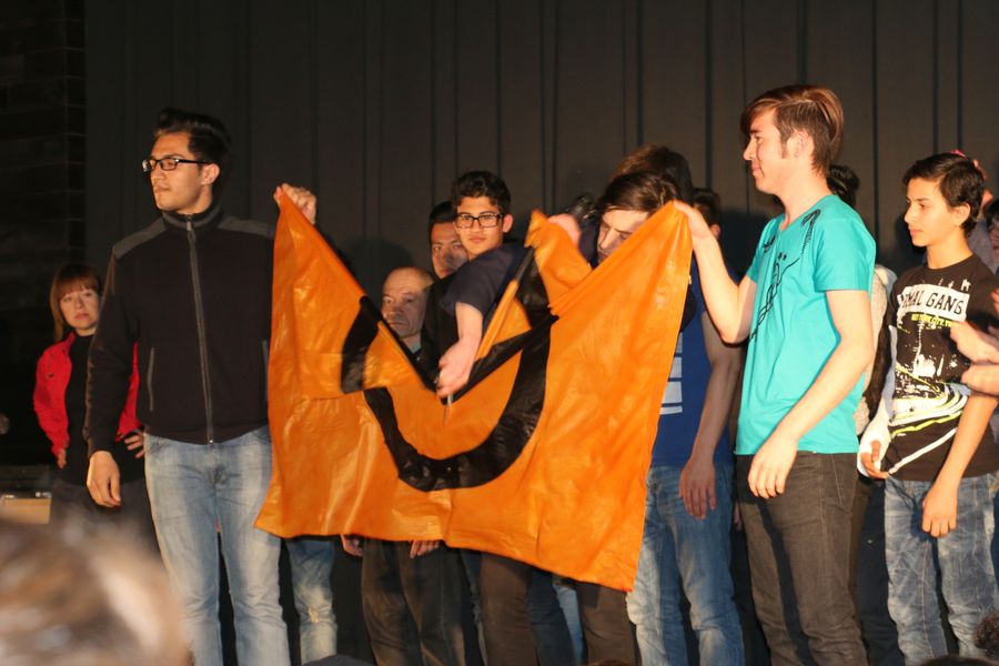 Stürmung der Vorstellung "Die Schutzbefohlen" im audimax der Uni Wien, 14.04.2016 - Bildquelle: <a href="https://www.flickr.com/photos/stadtrandforschung/sets/72157664867874553/with/26340803502/">Peter R. Horn</a>