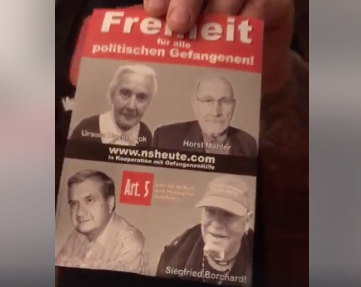 Larisch wirbt aus Krems mit Folder für Kampagne von "N.S. Heute" (= Sascha Krolzig)