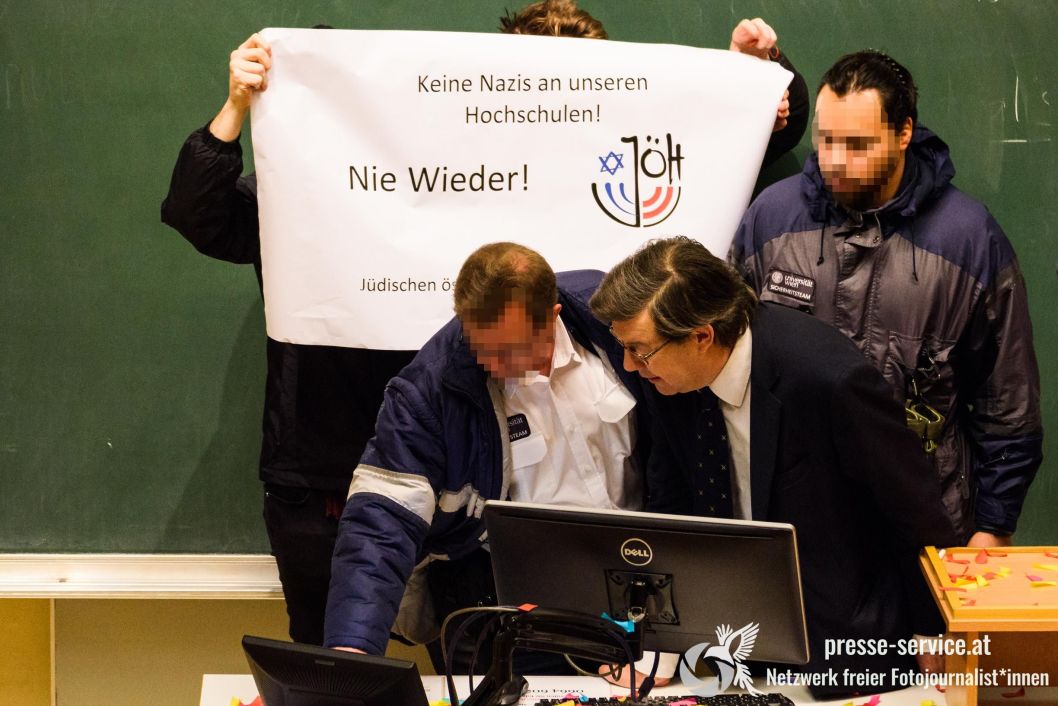 Protest bei Höbelts Vorlesung am 3.12.2019 (© Presseservice Wien)
