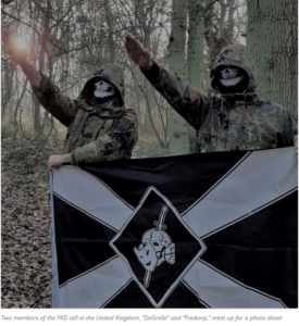 FKD: DeGrelle und Freikorps posieren mit Hitlergruß