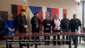 R.H. (mit Fakenamen "Börr"; 3.v.l.)) bei "Slovenska Pospolitost" als Rutters Vertreter für "DirektDemokratisch"