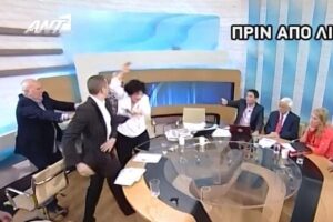 Der Neonazi Ilias Kasidiaris schlägt im Zuge einer Live-TV-Debatte eine kommunistische Abgeordnte (2012)