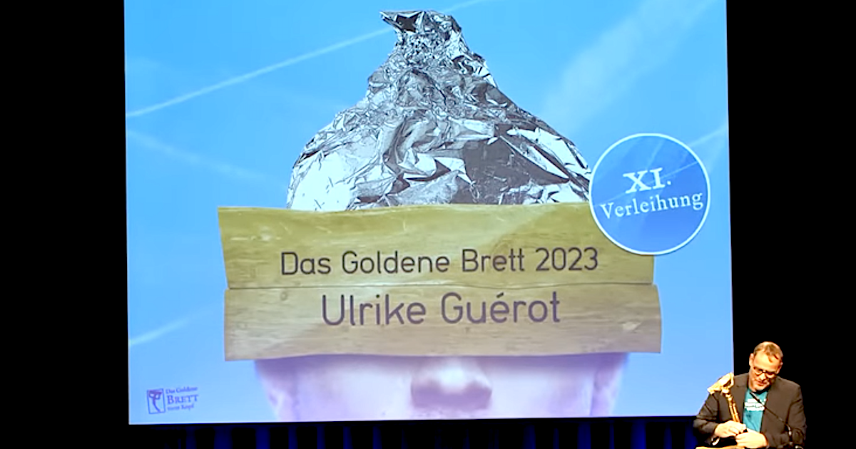 Das Goldene Brett 2023 für Ulrike Guérot (Screenshot YT Livestream der Verleihung)