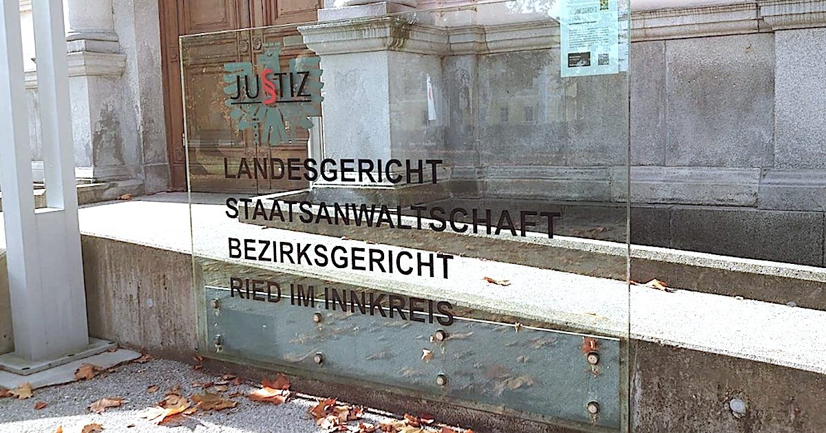 Landesgericht Ried Tafel (© SdR)