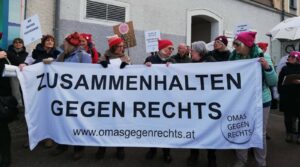 Gegenproteste zur FPÖ-Veranstaltung in Ried: Omas gegen Rechts (14.2.24; © SdR)