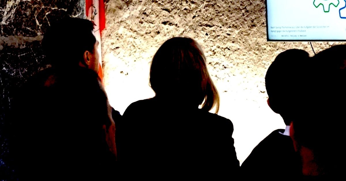 Daniel Marschik, Gudrun Kofler, Fabian Walch (alle FPÖ) bei der MetaPol-Präsentation am Berg-Kongress 23 (Screenshot Website Haymon)