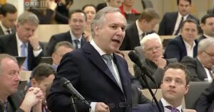 Walter Rosenkranz im Nationalrat; rechts sein Klubobmann-Kollege Johann Gudenus (Screenshot ORF 31.1.18)
