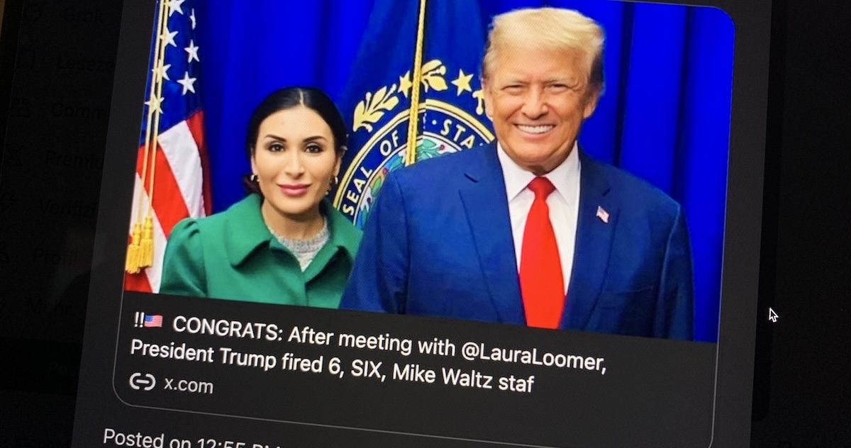 Steve Bannon gratuliert Laura Loomer nach ihrem Treffen mit Donald Trump: "CONGRATS: After meeting with @LauraLoomer, President Trump fired 6, SIX, Mike Waltz staf" (Screenshot X 6.4.25)
