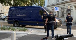 Der Entschärfungsdienst am Czerninplatz nahe Lichtenauergasse (© Stoppt die Rechten)