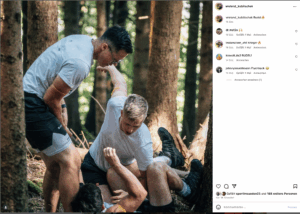 Szene aus dem Ausbildungslager der „Identitären“: Wieland Kubitschek, Sohn des bekannten deutschen Rechtsextremen Götz Kubitschek, übt sich in der Ausübung von Gewalt. Bildquelle: Instagram-Account von Wieland Kubitschek