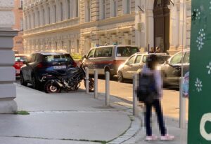Polizei vor dem Eingangstor Lichtenauergasse (© Stoppt die Rechten)