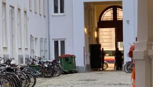 Polizei beim Vereinslokal Lichtenauergasse (© Stoppt die Rechten)