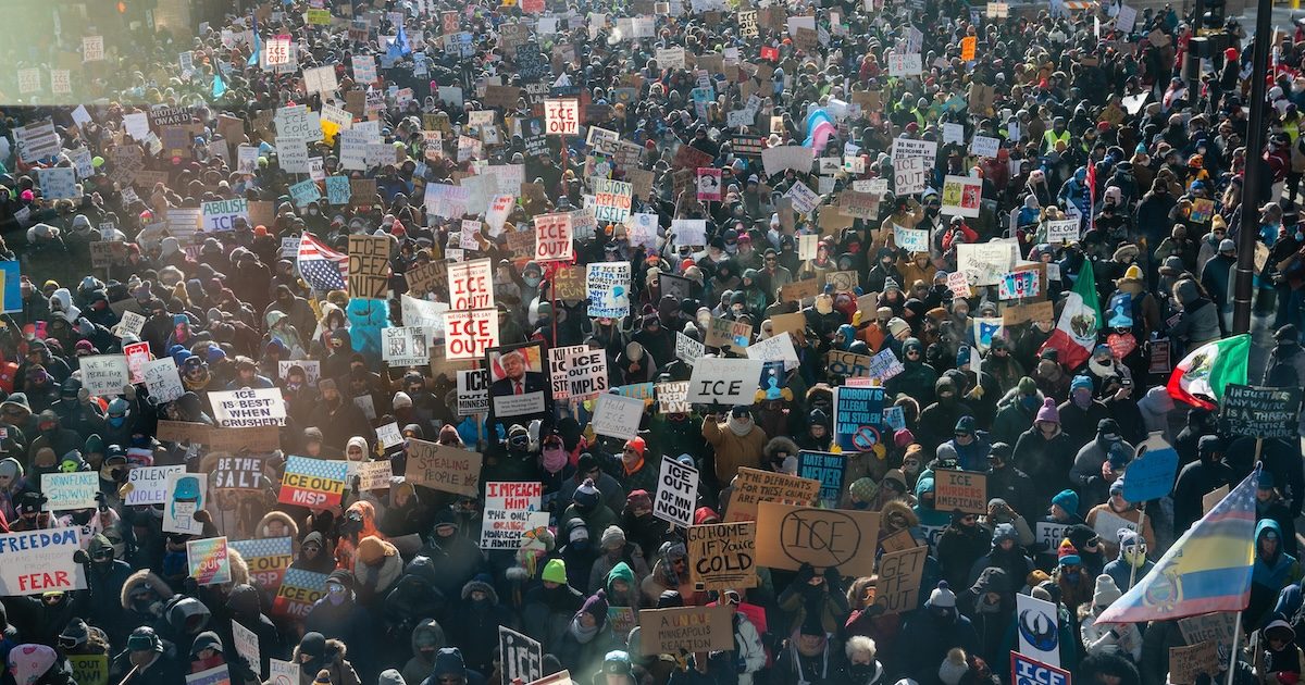 Proteste in Minneapolis am 23. Jänner 26 gegen Trump und ICE: "ICE out" (Wikipedia, Lorie Shaull)