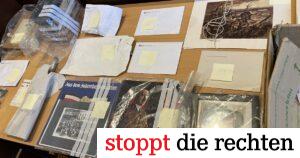 Ausstellung im Gerichtssaal mit Teilen der NS-Funde im Forsthaus (© SdR)