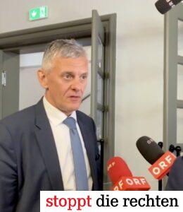 René Schimanek erklärt direkt nach dem Prozess seinen Rücktritt als FPÖ-Stadtrat in Langenlois und seinen Austritt aus der FPÖ (© SdR)