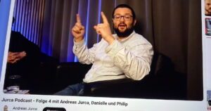 Andreas Jurca im Video-Podcast zu und mit seinem wegen Vergewaltigung verurteilten Mitarbeiter (Screenshot YT 2.4.26)