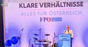 FPÖ-Bühne mit Kickl am 1. Mai 2026: "Alles für Österreich" (Screenshot ORF 1.5.26)