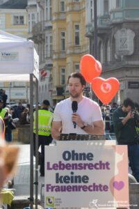 Fabian Walch als Redner beim "Marsch fürs Leben" am 7.3.26 in Innsbruck (Foto: Presseservice Wien)