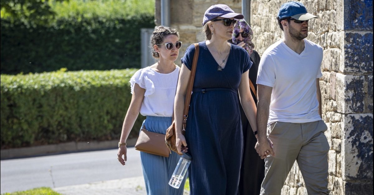 Schnellroda 11,.7.26: Fabian Walch mit Ehefrau, links dahinter Melanie Mair (Foto: recherche-nord)
