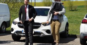 Viktor Erdesz trifft beim "Jungeuropa-Verlagstreffen" in Altenburg/Thüringen ein (Foto: Pixelarchiv)