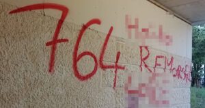 Graffito in der niederösterreichischen Kleinstadt, in der Girox festgenommen wurde. (© SdR)