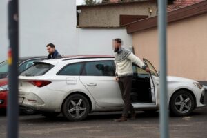 Fabian Walch bei der Ankunft in Schnellroda bei den "Studientagen" (Foto: Recherche Nord, 24.1.26)
