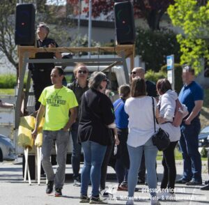 B. (rechts im blauen Polo) bei der Demo der Corona-Querfront am 8.5.21 in Eisenstadt. Am Aufbau Gottfried Küssel (Foto: Presseservice Wien)
