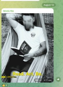 Revoltra-Inszenierung: Eine Hängematte mit Dominic W. plus extrem rechte Literatur und Mode. (Screenshot TG, 12.8.26)