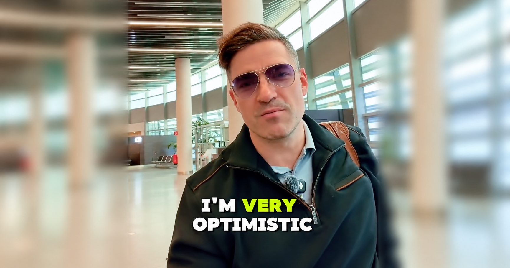 Martin Sellner, noch optimistisch ("I'm very optimistic)", auf dem Weg zu seiner eigenen "Remigration" (Screenshot X 29.10.26)