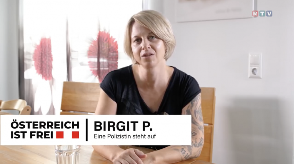 Birgit P. ("Österreich ist frei") in einem Videobeitrag des Regionalsenders RTV
