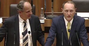 Johannes Hübner (li.), Axel Kassegger (re.) im Nationalrat