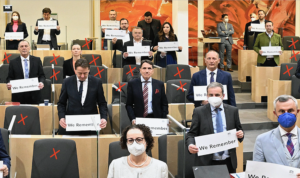 Viele leere Plätze bei der FPÖ (Ausschnitt von © Parlamentsdirektion / Johannes Zinner; Nachbearbeitung SdR)