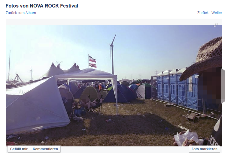 Reichskriegsflagge über den Zelten während dem Nova-Rock 2015