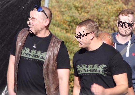 Paul B. (li), Thomas C.-K. (Mitte) beim Neonazi-Kampfsportevent "Kampf der Nibelungen" Ostritz 13.10.18 (Â© pixelarchiv.org)