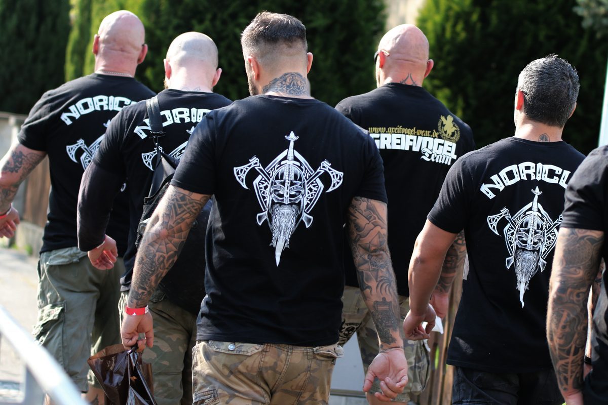 Österreichische Neonazis beim Schild und Schwert-Festival in Ostritz (April 2018)