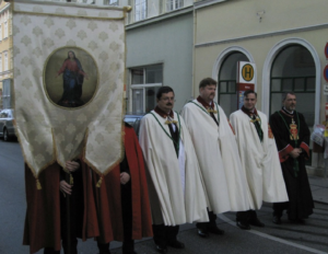 Rechtsaußen: Ewald Stadler, daneben "Ministrant" Hubert Keyl - bei einer Gedenkfeier in St. Pölten 2008 (Foto: radetzky-orden.eu)