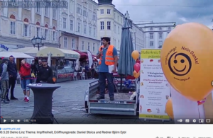 Stoica und Eybl bei der Demo in Linz am 30.5.20 (Screenshot YouTube)