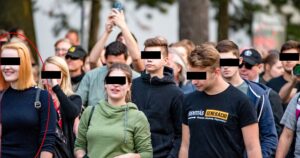 Annika S. beim identitären Fackelmarsch am Kahlenberg, 9.9.17 (© Thomas Witzgall)