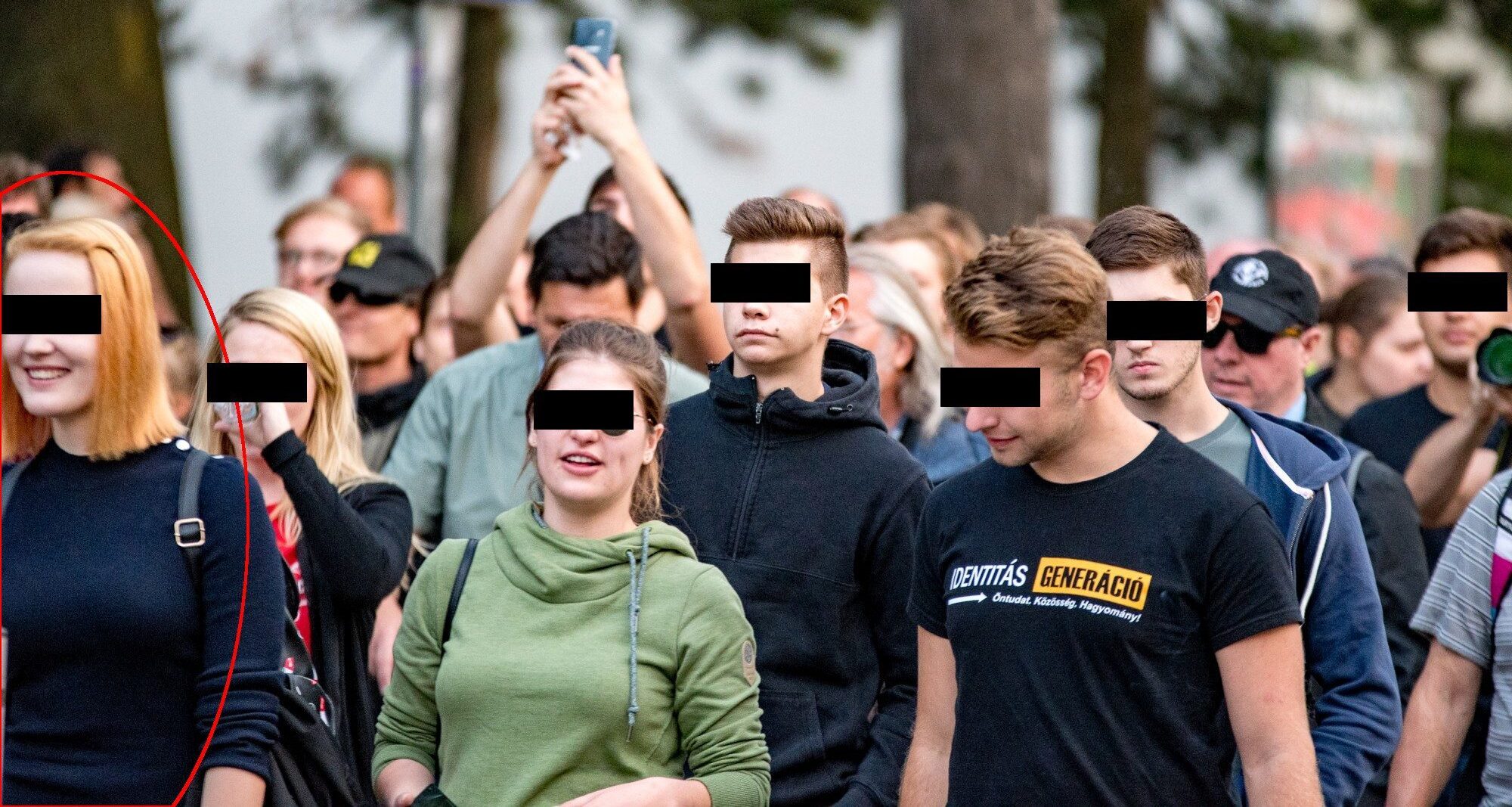 Annika S. beim identitären Fackelmarsch am Kahlenberg, 9.9.17 (© Thomas Witzgall)