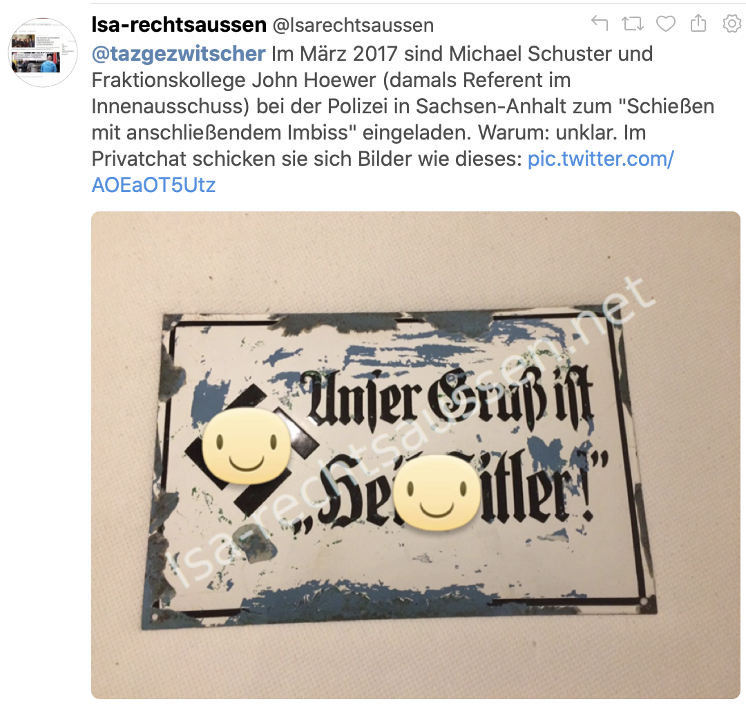 Im März 2017 sind Michael Schuster und Fraktionskollege John Hoewer (damals Referent im Innenausschuss) bei der Polizei in Sachsen-Anhalt zum "Schießen mit anschließendem Imbiss" eingeladen. Warum: unklar. Im Privatchat schicken sie sich Bilder wie dieses: "Unser Gruß ist 'Heil Hitler'" (Tweet lsa-rechtsaußen)