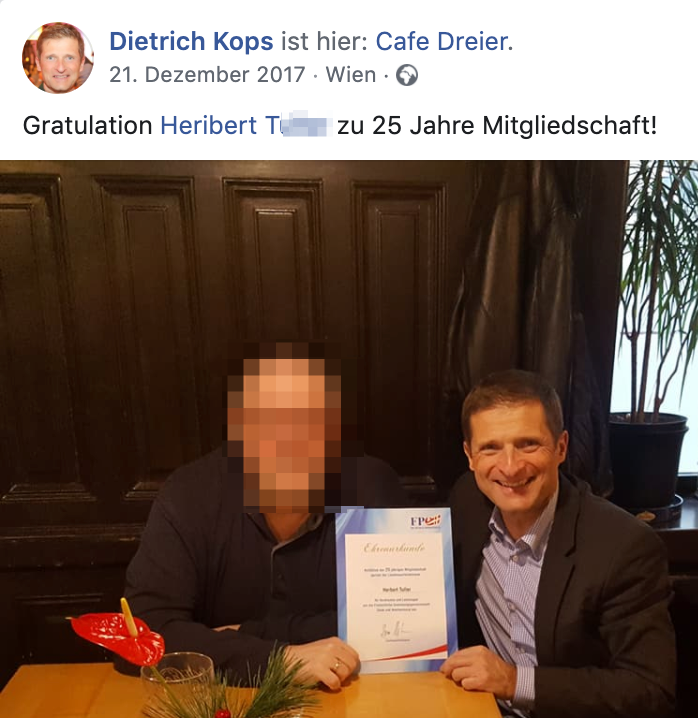 Dietrich Kops gratuliert Heribert T. 2017 zu 25 Jahre FPÖ-Mitgliedschaft