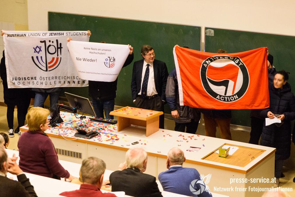 Protest bei Höbelts Vorlesung am 3.12.2019 (© Presseservice Wien)